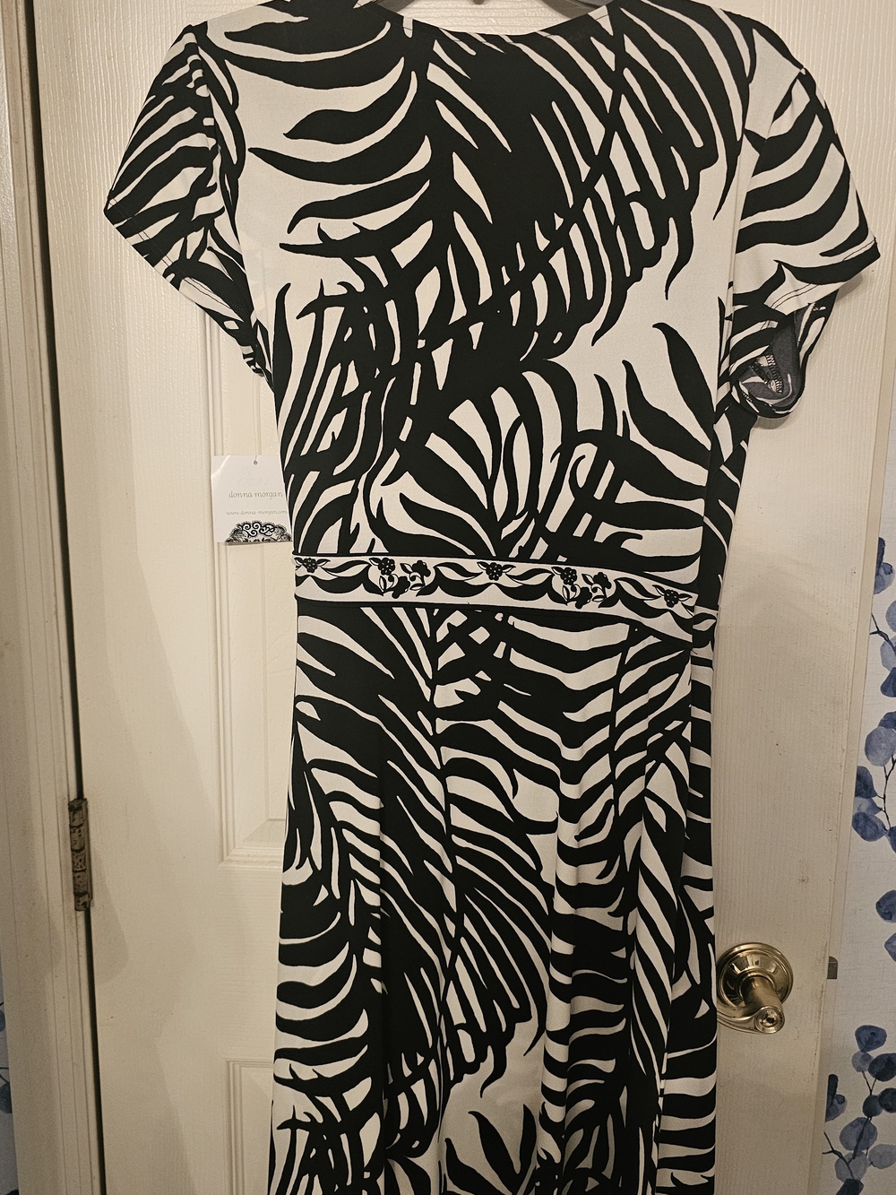 Donna Morgan Black and Ivory Leaf Print Dress - Picture 4 of 4